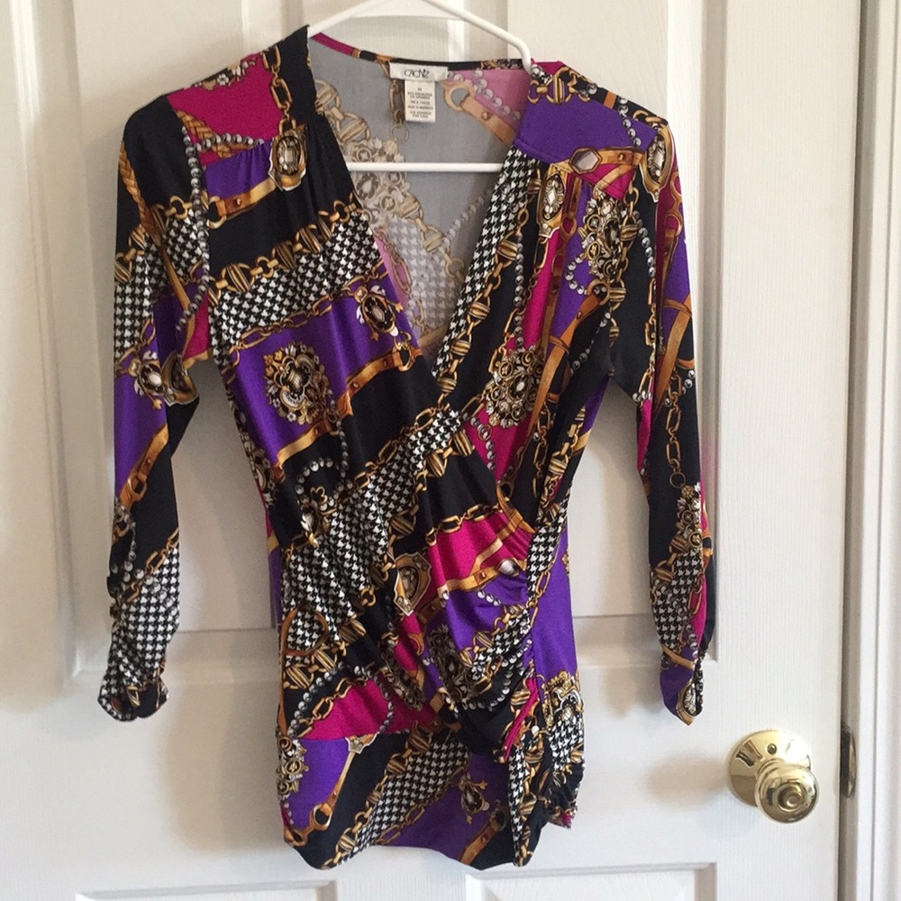 Cache Top w/ Gold Chain Accent